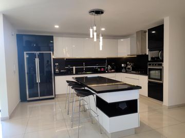 Casa en  venta con amplio terreno en Parque Michoacan, Lomas de Angelopolis Puebla,
