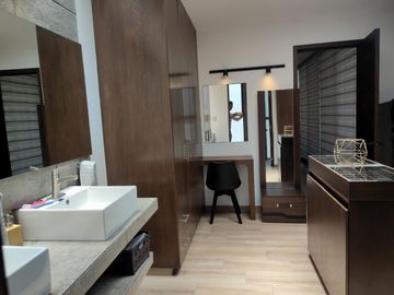 Casa en  venta con amplio terreno en Parque Michoacan, Lomas de Angelopolis Puebla,