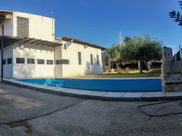 AMPLIA CASA SEMI PRIVADO CALLE SANCHEZ GLLEN