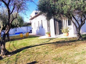 AMPLIA CASA SEMI PRIVADO CALLE SANCHEZ GLLEN