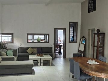 AMPLIA CASA SEMI PRIVADO CALLE SANCHEZ GLLEN
