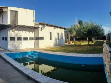 AMPLIA CASA SEMI PRIVADO CALLE SANCHEZ GLLEN