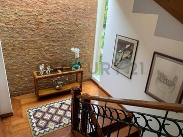 SE VENDE CASA INDEPENDIENTE 530M2 SECTOR CUMBAYA