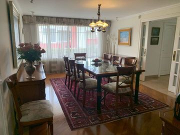 SE VENDE CASA INDEPENDIENTE 530M2 SECTOR CUMBAYA