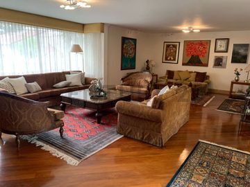 SE VENDE CASA INDEPENDIENTE 530M2 SECTOR CUMBAYA