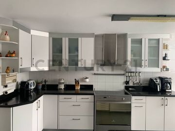 SE VENDE CASA INDEPENDIENTE 530M2 SECTOR CUMBAYA