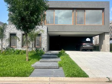 Venta de casa 7 ambientes en Nordelta