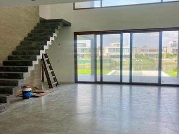Venta de casa 7 ambientes en Nordelta