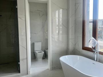 Venta de casa 7 ambientes en Nordelta