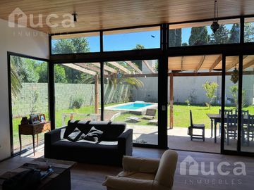 ALQUILER DE VERANO | Flamante CASA de Estilo Rustico-Moderno con Jardin y Pileta | Barrio Residencial La Bota