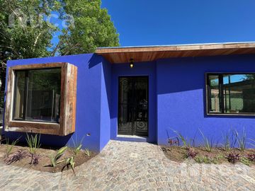 ALQUILER DE VERANO | Flamante CASA de Estilo Rustico-Moderno con Jardin y Pileta | Barrio Residencial La Bota