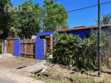 ALQUILER DE VERANO | Flamante CASA de Estilo Rustico-Moderno con Jardin y Pileta | Barrio Residencial La Bota