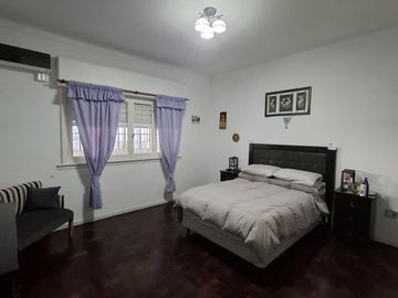 CHALET 4 AMB CON PARQUE Y PISCINA