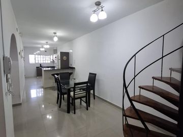 CHALET 4 AMB CON PARQUE Y PISCINA