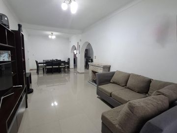 CHALET 4 AMB CON PARQUE Y PISCINA