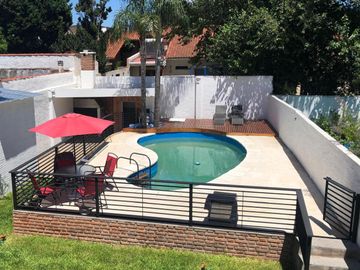 CHALET 4 AMB CON PARQUE Y PISCINA