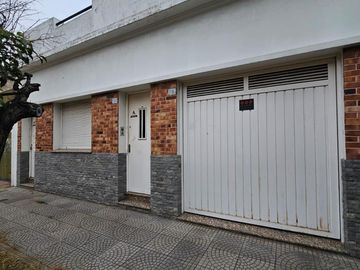 CASA 3 AMBIENTES C/GARAGE Y PATIO