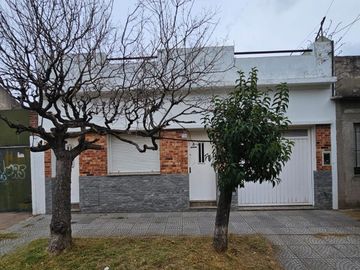 CASA 3 AMBIENTES C/GARAGE Y PATIO