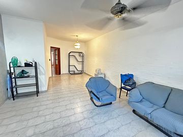 CASA DE 4 AMBIENTES CON PARQUE Y QUINCHO CENTRO V. BALLESTER