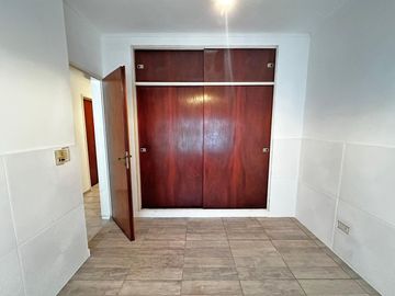 CASA DE 4 AMBIENTES CON PARQUE Y QUINCHO CENTRO V. BALLESTER