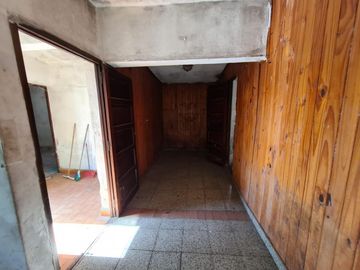 Inmueble a reformar a una cuadra de Espora y La Serenisima