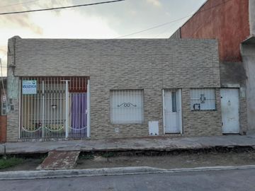 CASA EN VENTA EN ISIDRO CASANOVA