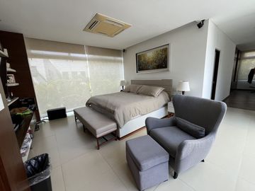 Residencia  en Privada dentro del Yucatán Country Cllub