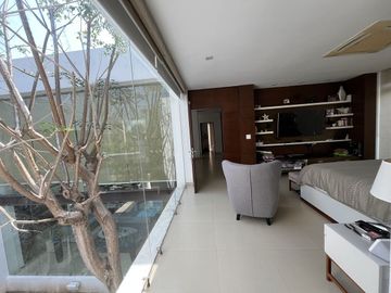 Residencia  en Privada dentro del Yucatán Country Cllub