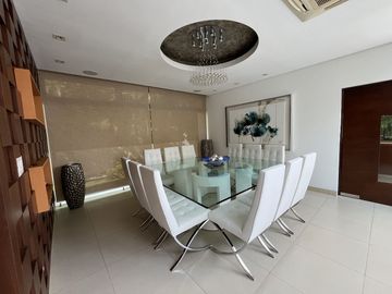 Residencia  en Privada dentro del Yucatán Country Cllub