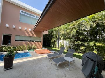 Residencia  en Privada dentro del Yucatán Country Cllub
