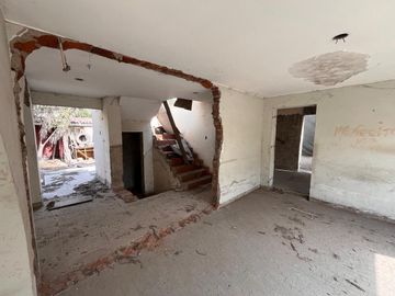 Venta de casa como terreno en Surco cerca a Parque