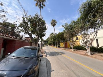 Venta de casa como terreno en Surco cerca a Parque
