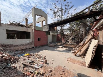 Venta de casa como terreno en Surco cerca a Parque