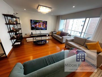 Moderno Flat con vista a Parque Interno