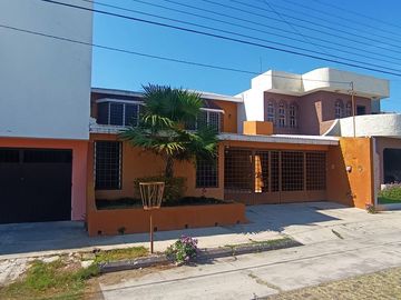 Casa en venta en Jardines Vista Hermosa III   entre avenida Ignacio Sandoval y Constitution