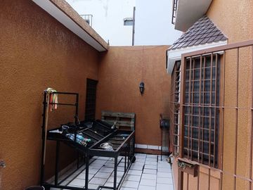 Casa en venta en Jardines Vista Hermosa III   entre avenida Ignacio Sandoval y Constitution