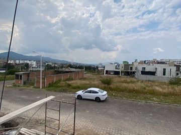 Casa en venta cercana a Glorieta del Papa en Altozano