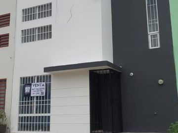 CASA en VENTA de 3 Recamaras, Zona Dorada, frente a Benevento Residencial