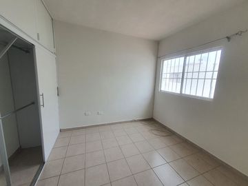 CASA en VENTA de 3 Recamaras, Zona Dorada, frente a Benevento Residencial
