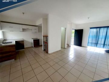 CASA en VENTA de 3 Recamaras, Zona Dorada, frente a Benevento Residencial