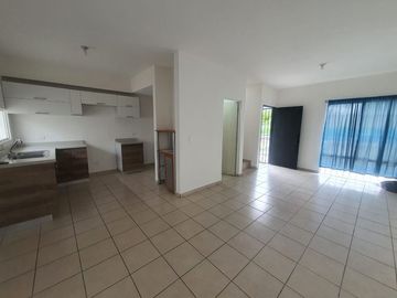 CASA en VENTA de 3 Recamaras, Zona Dorada, frente a Benevento Residencial