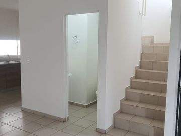 CASA en VENTA de 3 Recamaras, Zona Dorada, frente a Benevento Residencial