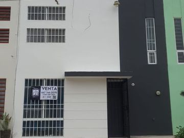 CASA en VENTA de 3 Recamaras, Zona Dorada, frente a Benevento Residencial