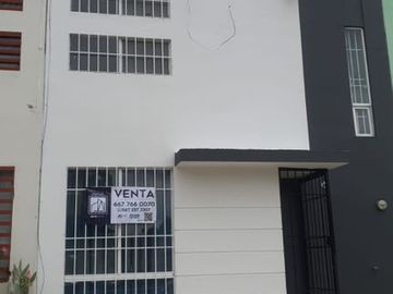 CASA en VENTA de 3 Recamaras, Zona Dorada, frente a Benevento Residencial