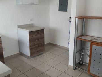 CASA en VENTA de 3 Recamaras, Zona Dorada, frente a Benevento Residencial