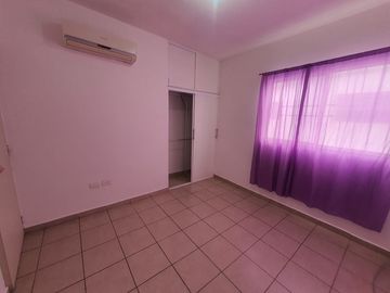 CASA en VENTA de 3 Recamaras, Zona Dorada, frente a Benevento Residencial