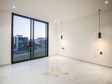 Hermosa casa en venta en Valle Imperial en Venta