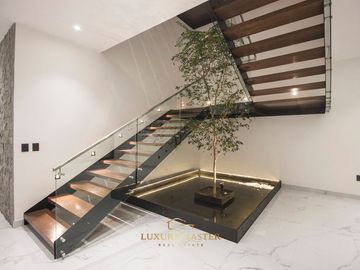 Hermosa casa en venta en Valle Imperial en Venta