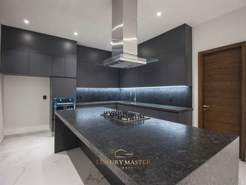 Hermosa casa en venta en Valle Imperial en Venta