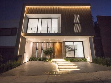 Hermosa casa en venta en Valle Imperial en Venta